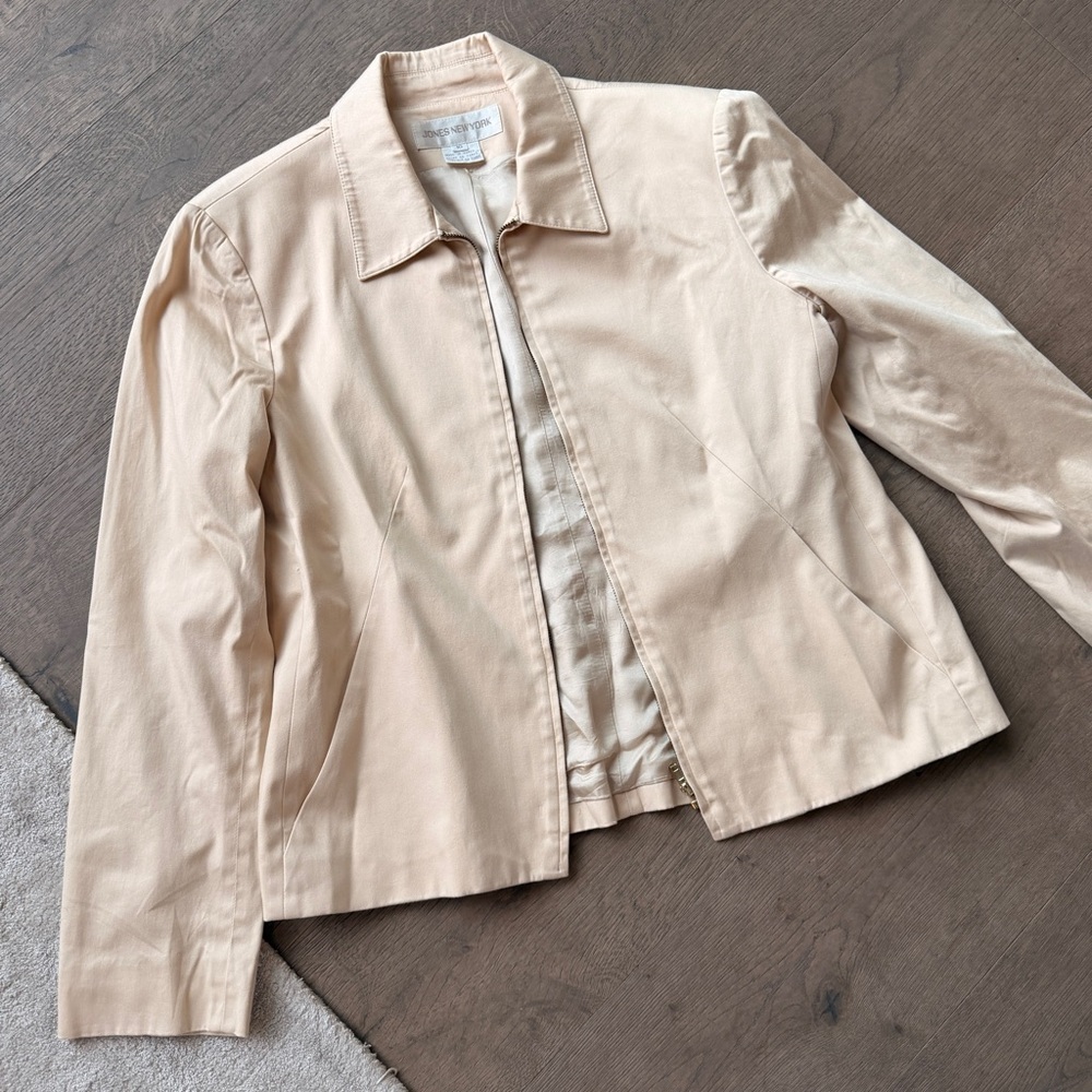 Vintage Y2K Jones New York women’s Cream Jacket
